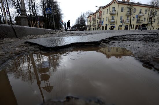 Разбитые дороги в Великом Новгороде