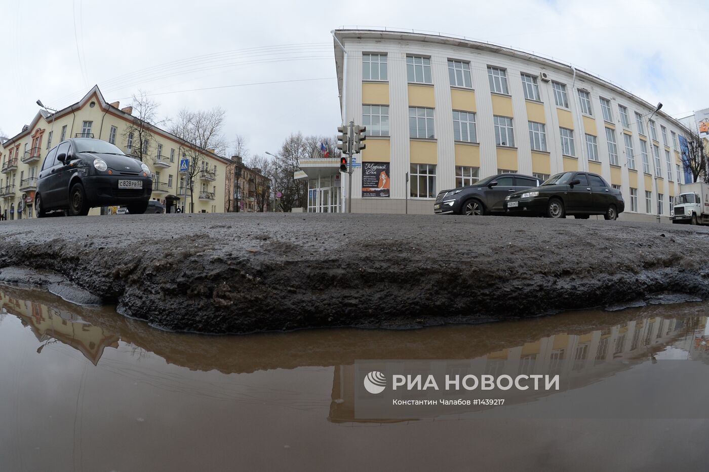 Разбитые дороги в Великом Новгороде