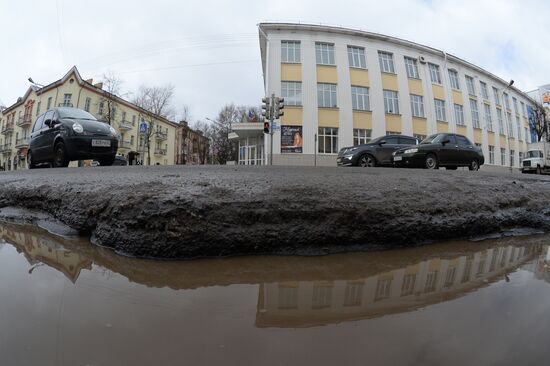 Разбитые дороги в Великом Новгороде