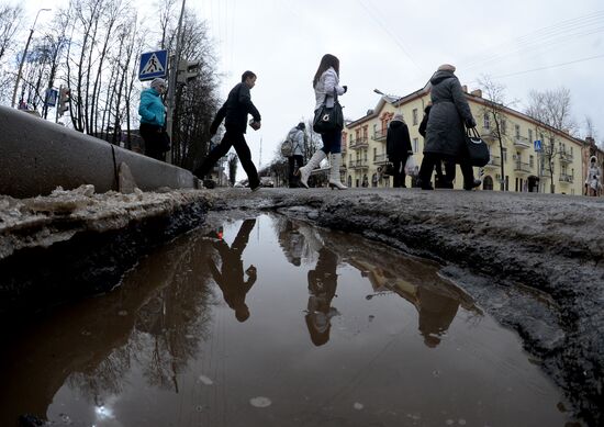 Разбитые дороги в Великом Новгороде