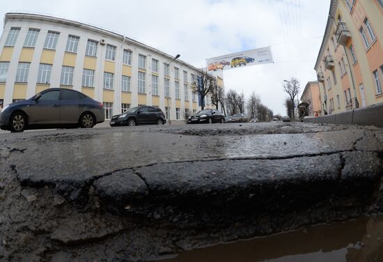 Разбитые дороги в Великом Новгороде