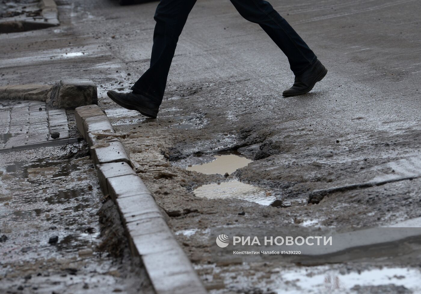 Разбитые дороги в Великом Новгороде