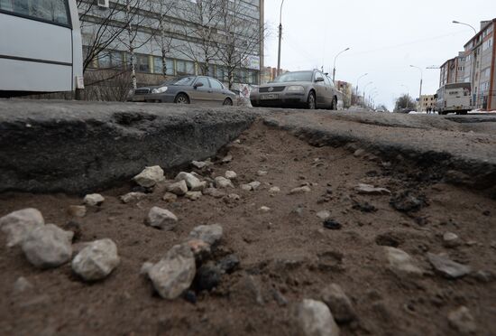 Разбитые дороги в Великом Новгороде