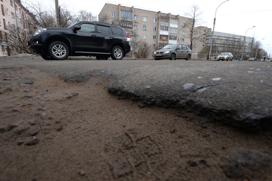 Разбитые дороги в Великом Новгороде