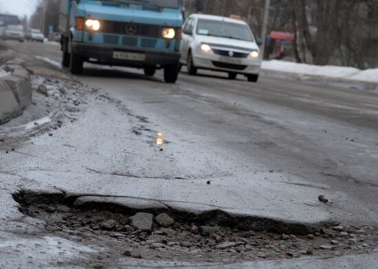 Разбитые дороги в Великом Новгороде