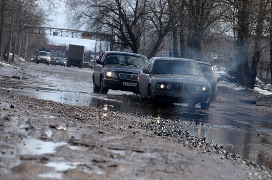 Разбитые дороги в Великом Новгороде