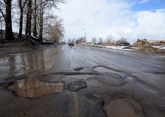 Разбитые дороги в Великом Новгороде