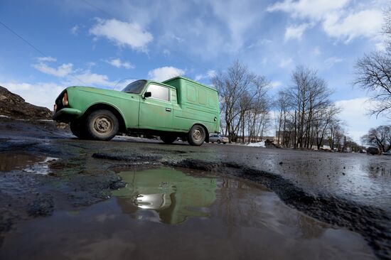 Разбитые дороги в Великом Новгороде