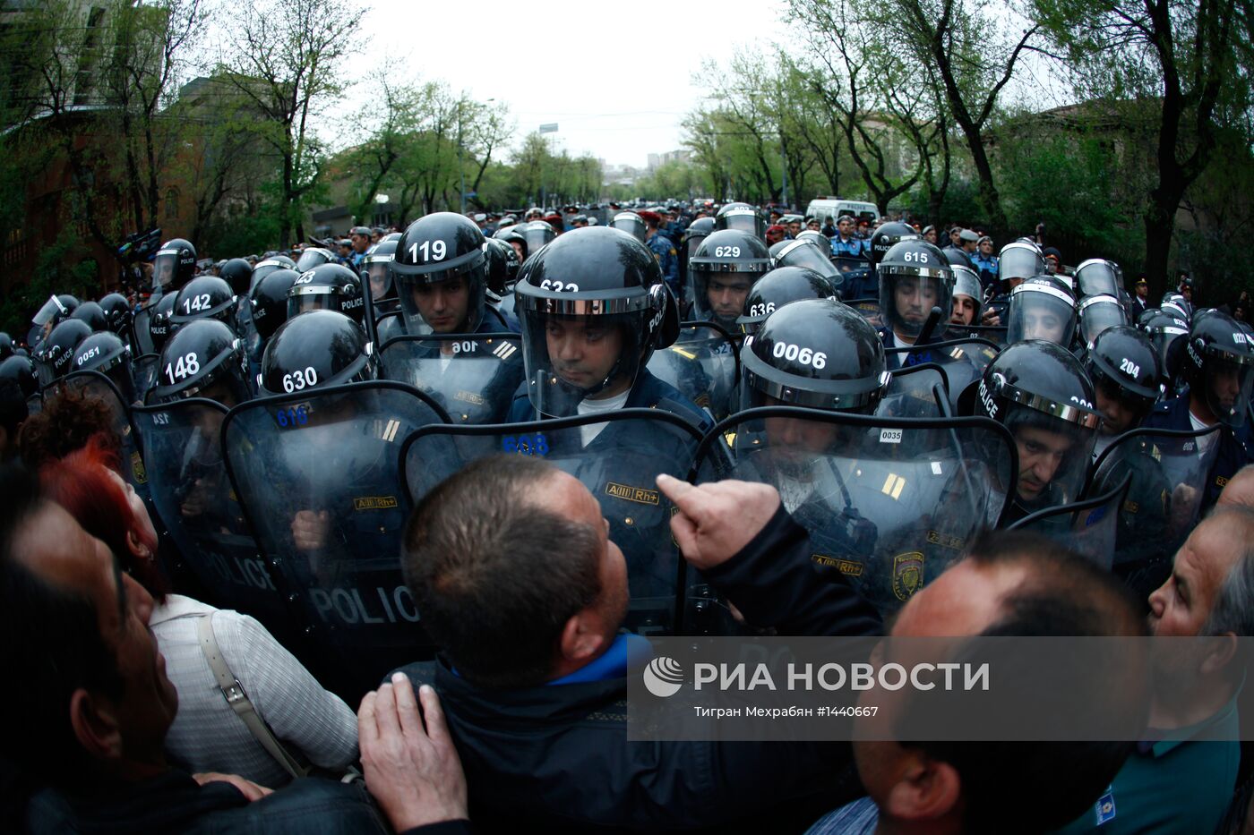 Столкновения сторонников Раффи Ованнисяна с полицией в Ереване