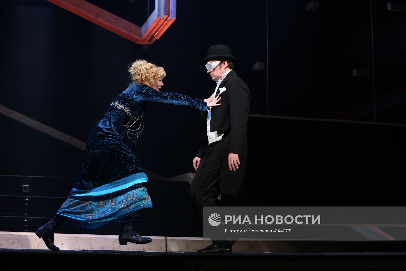 Репетиция спектакля "Небесные странники" в театре "Ленком"
