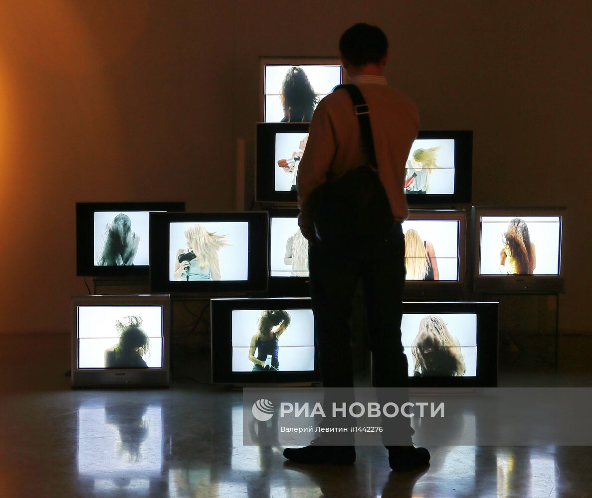 Открытие групповой выставки "КРАСИВАЯ" в галерее RuArts