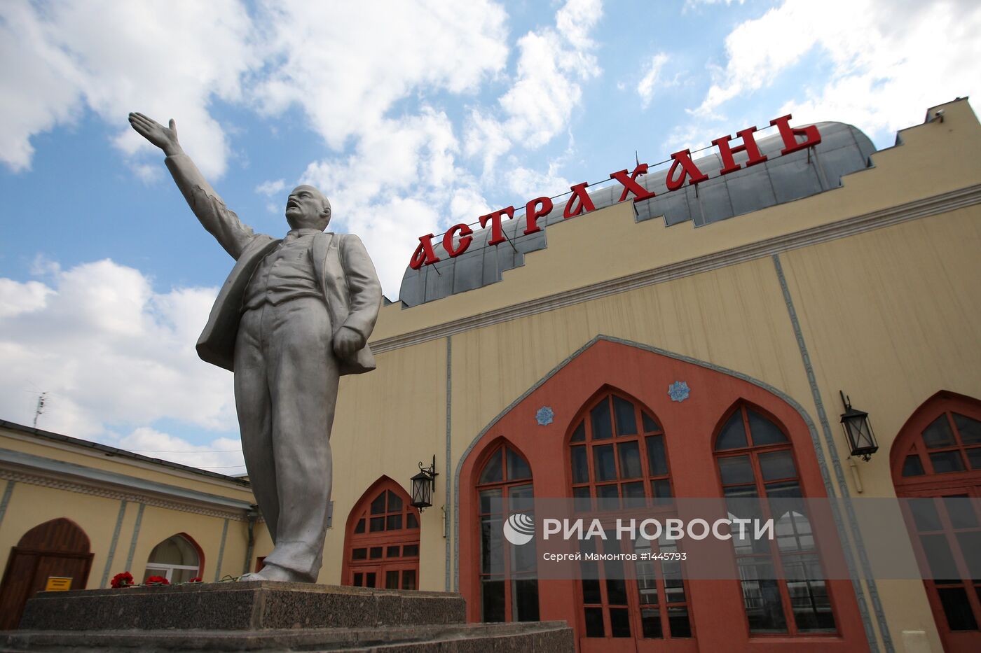 Железнодорожный вокзал Астрахани