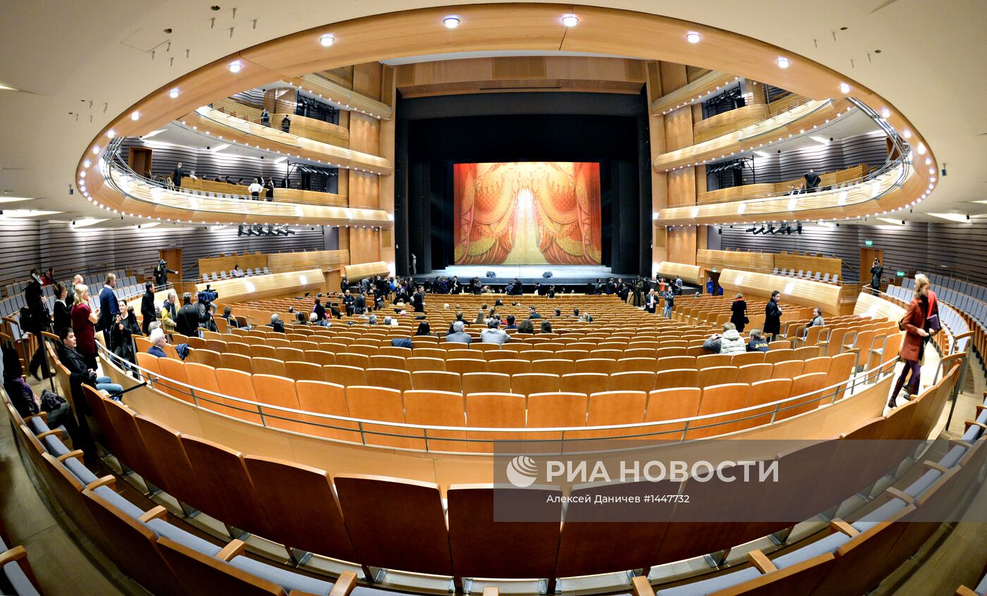Маэстро В.Гергиев провел акустический тест новой сцены Мариинки