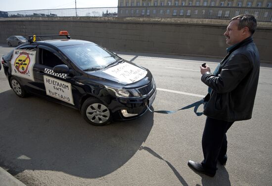 Московские таксисты не хотят быть "желтыми"