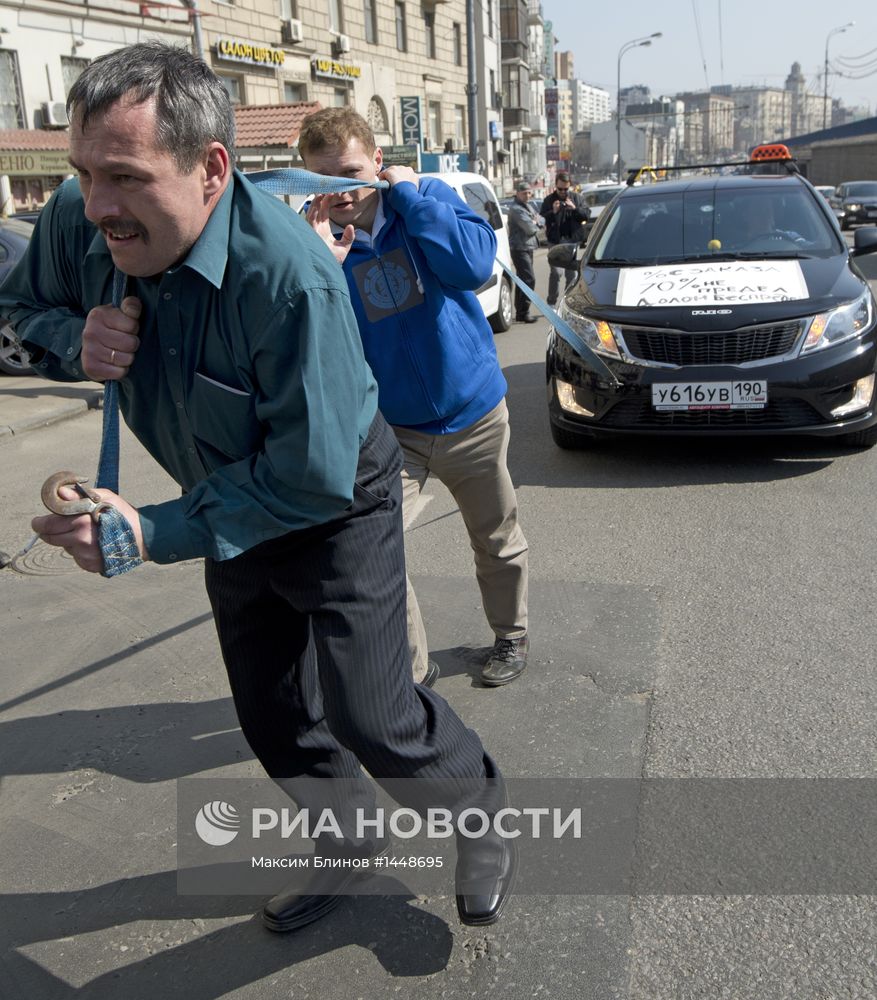 Московские таксисты не хотят быть "желтыми"