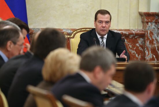 Д.Медведев провел заседание правительства 18 апреля 2013 г.