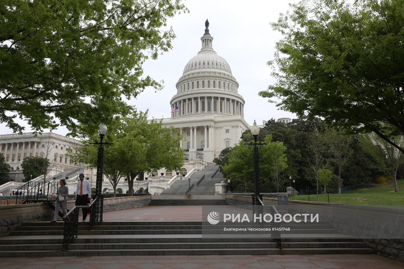 Капитолий в дни национального траура в Америке