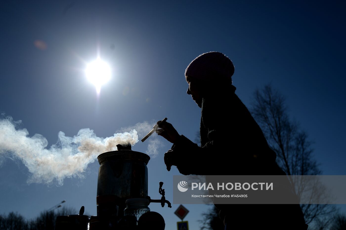 Горячий самовар на трассе М10 в Новгородской области | РИА Новости Медиабанк