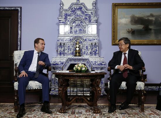 Д.Медведев и Ж.Сатыбалдиев встретились в Подмосковье
