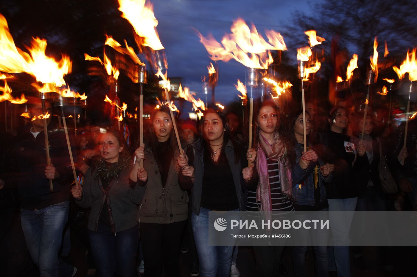 Факельное шествие в память жертв геноцида в Армении