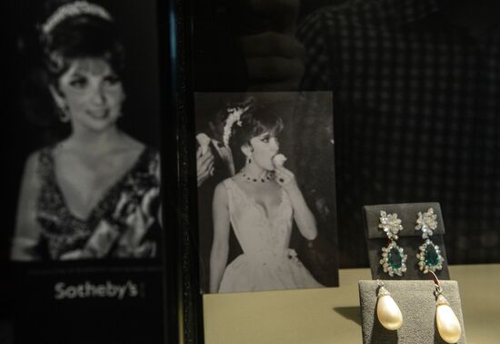 Показ Sotheby's ювелирной коллекции Джины Лоллобриджиды