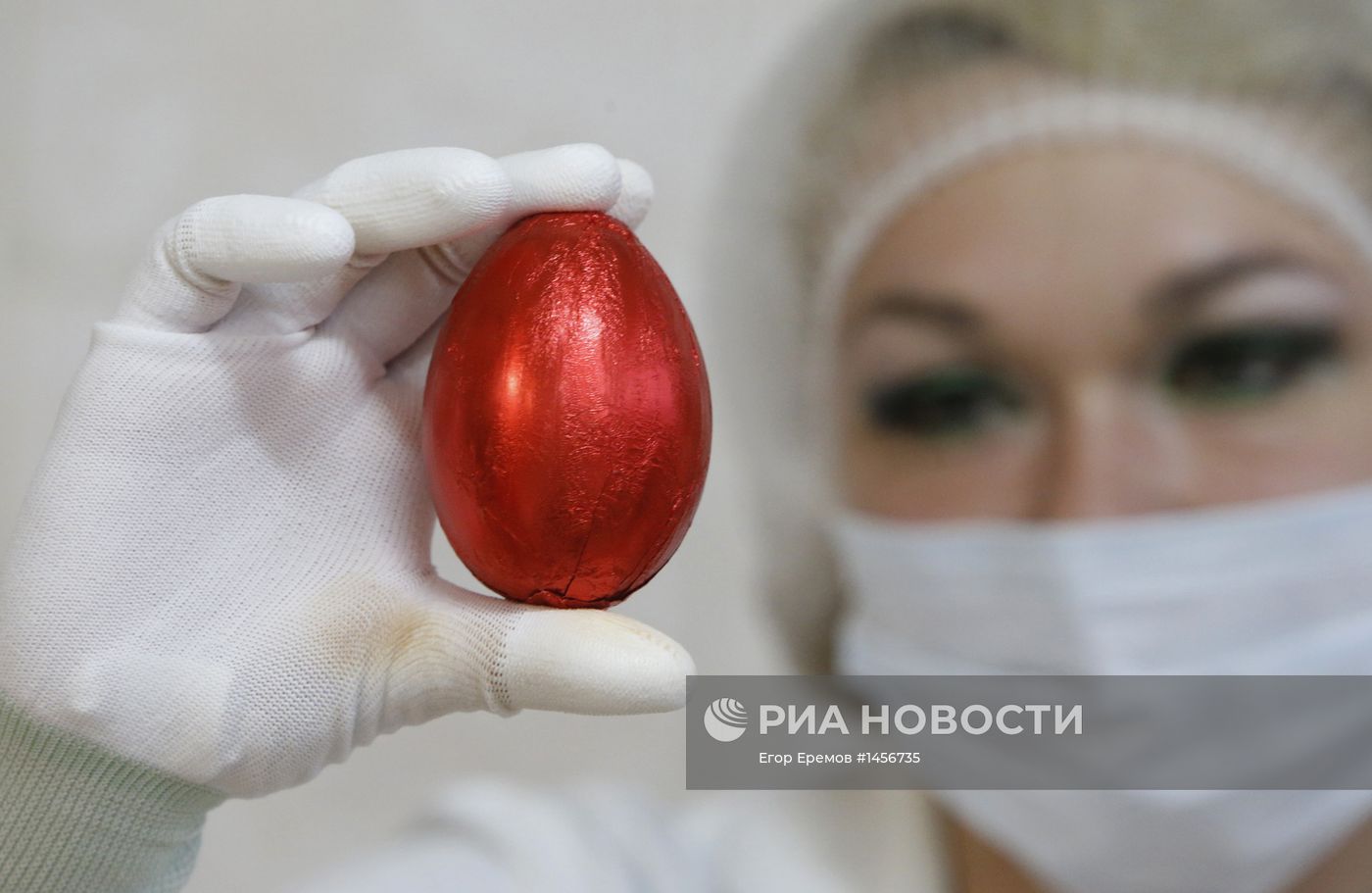 Производство сувенирных шоколадных яиц к Пасхе