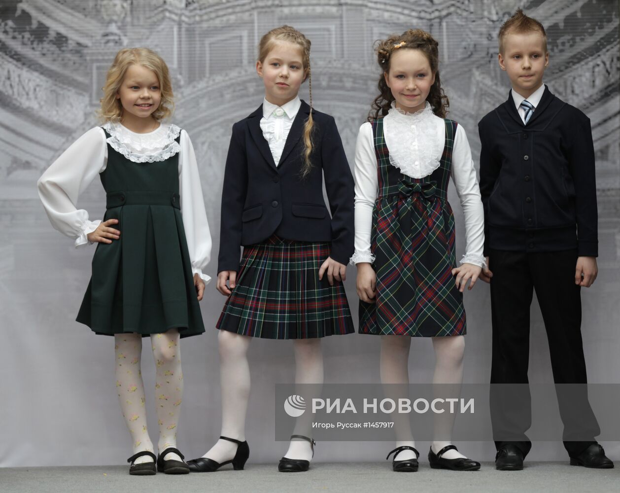Фестиваль школьной формы и выпускного наряда "Александрийка"