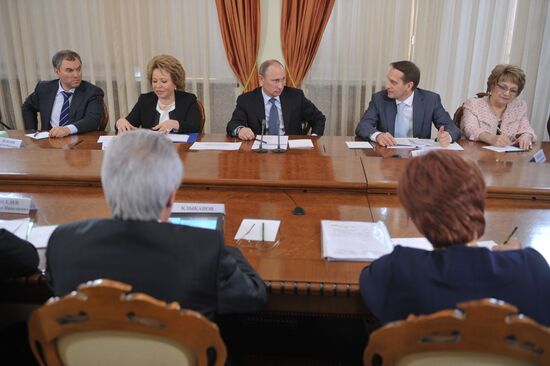 В.Путин встретился с членами президиума совета законодателей