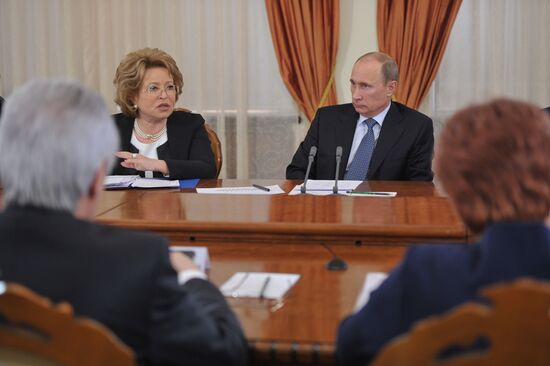 В.Путин встретился с членами президиума совета законодателей