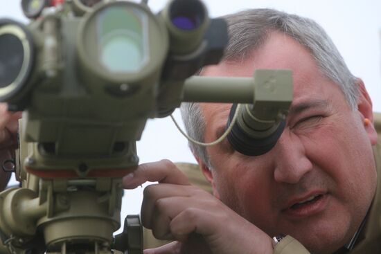 Д.Рогозин посетил тульскую дивизию ВДВ