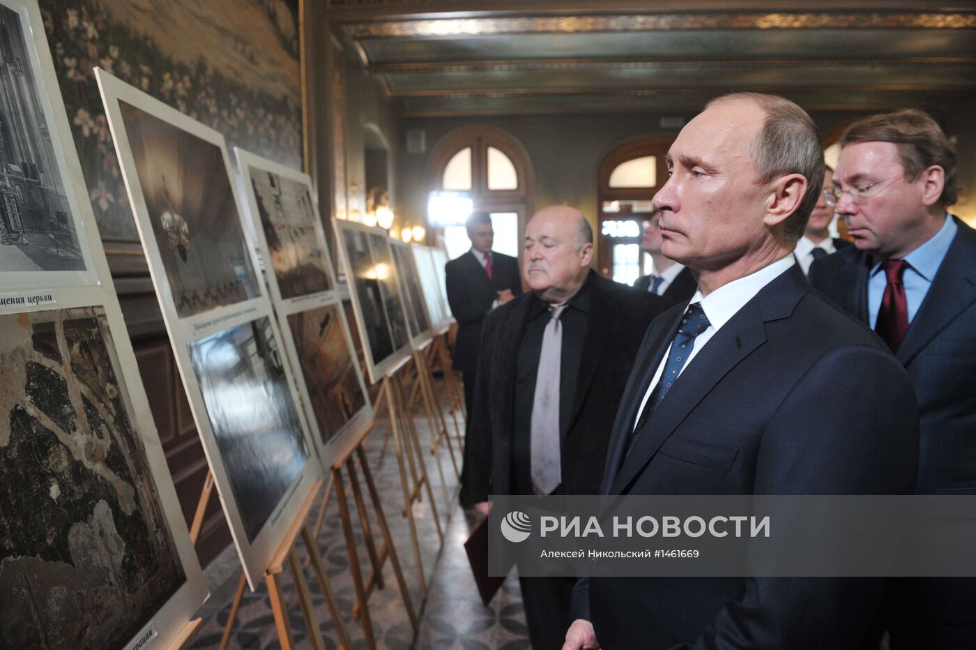 В.Путин посетил Дом ветеранов сцены им.М.Г.Савиной