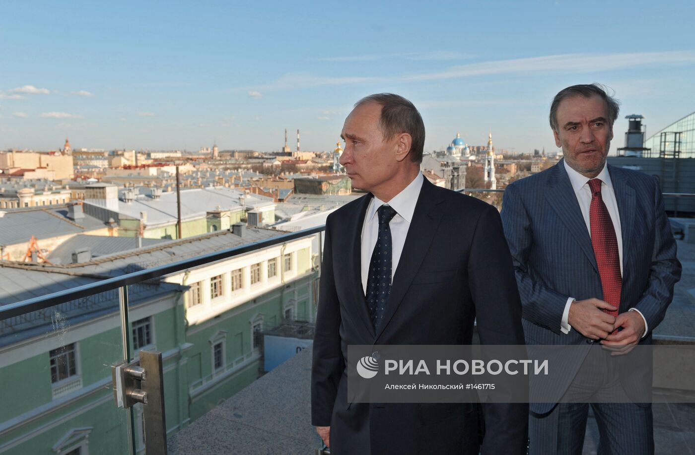 В.Путин осмотрел "Новую сцену" Мариинского театра