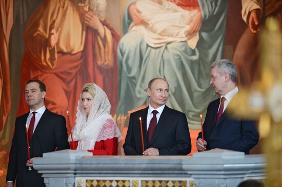 В.Путин, Д.Медведев и С.Собянин на пасхальном богослужении