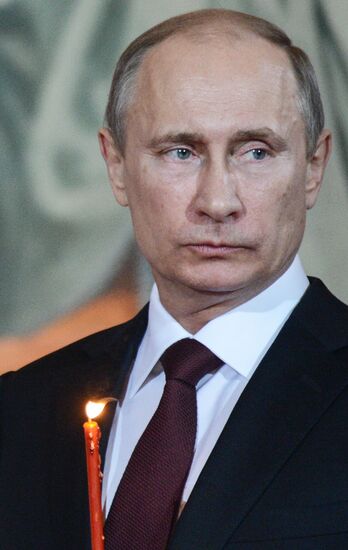 В.Путин на пасхальном богослужении