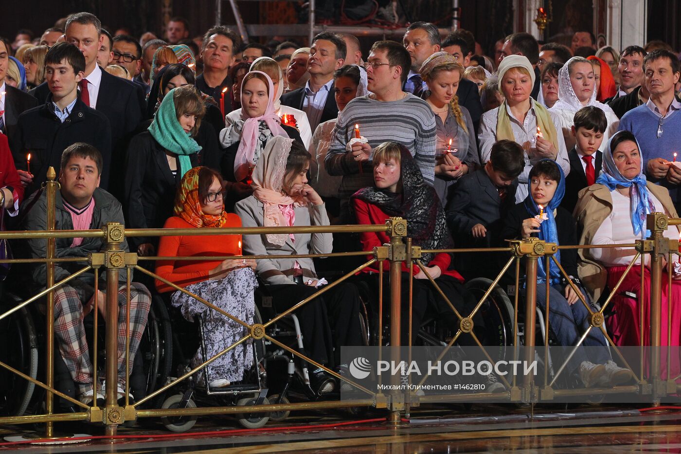 Пасхальное богослужение в храме Христа Спасителя в Москве
