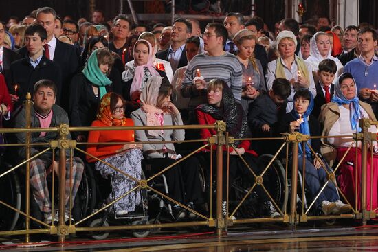 Пасхальное богослужение в храме Христа Спасителя в Москве