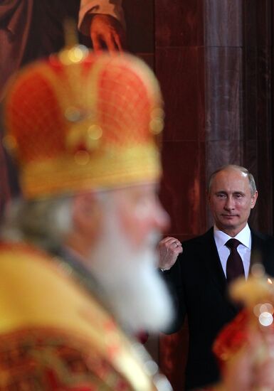 В.Путин на пасхальном богослужении