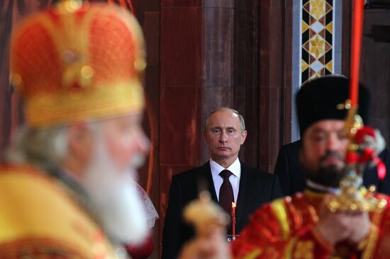 В.Путин на пасхальном богослужении