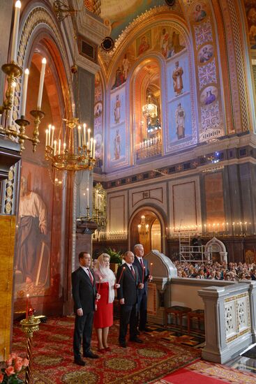 В.Путин, Д.Медведев и С.Собянин на пасхальном богослужении