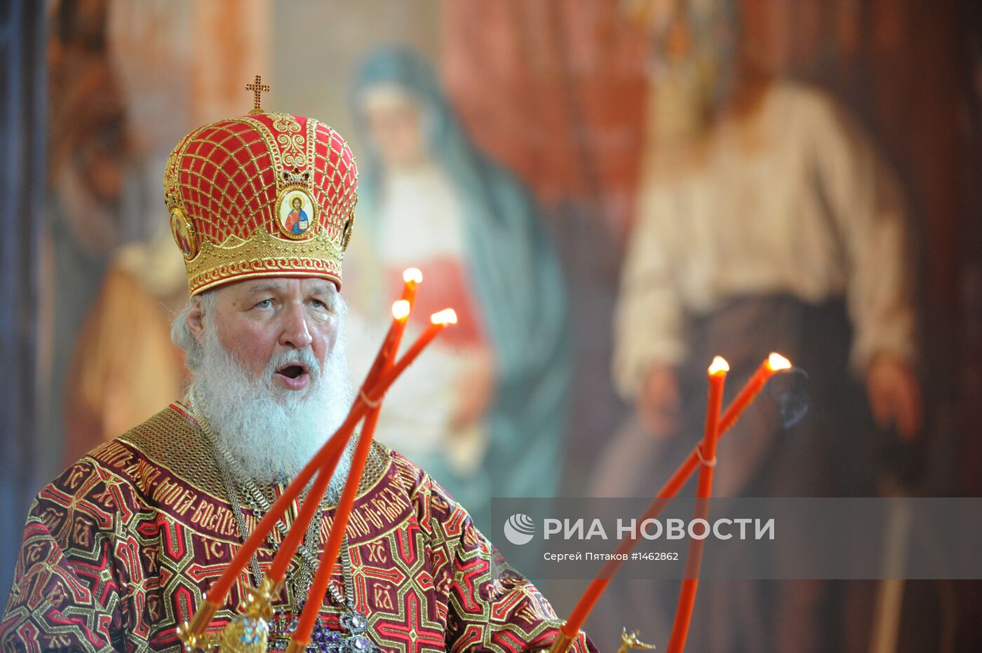 Пасхальное богослужение в храме Христа Спасителя в Москве