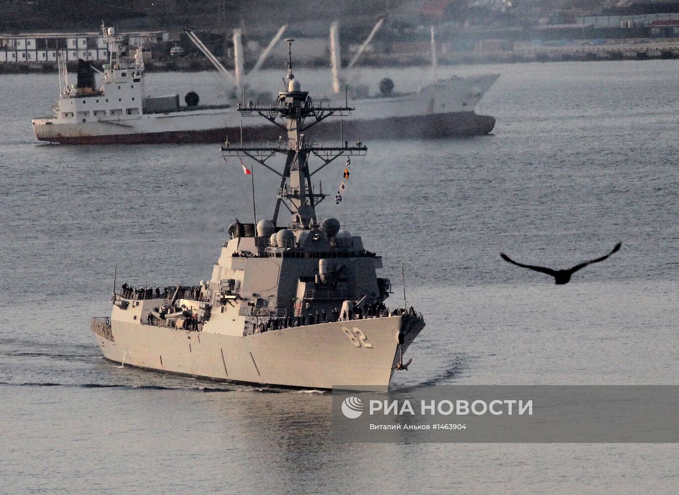 Ракетный эсминец ВМС США "Лассен" прибыл во Владивосток