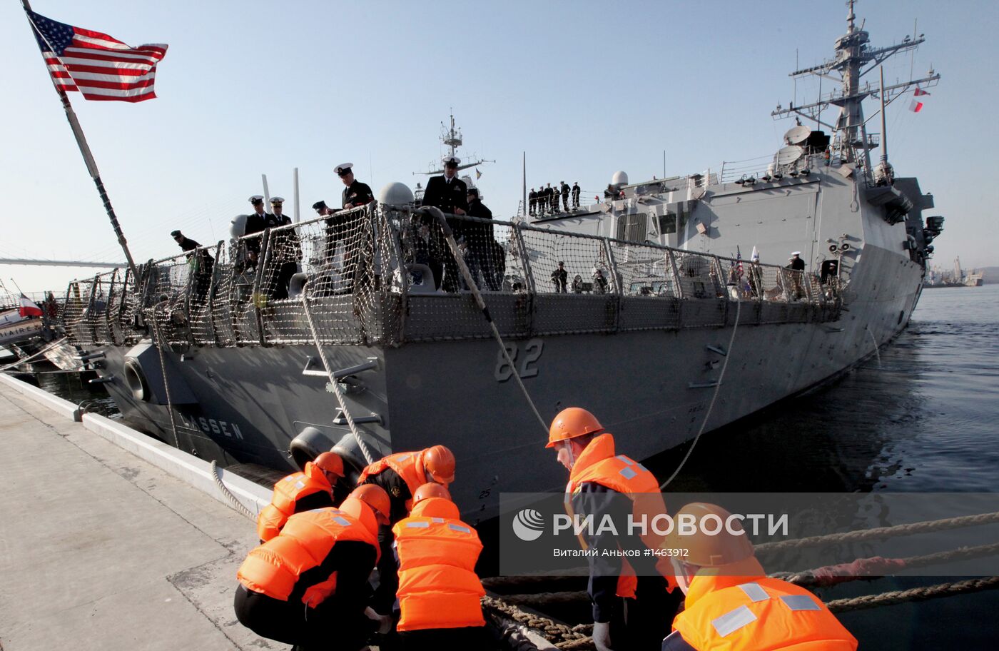 Ракетный эсминец ВМС США "Лассен" прибыл во Владивосток