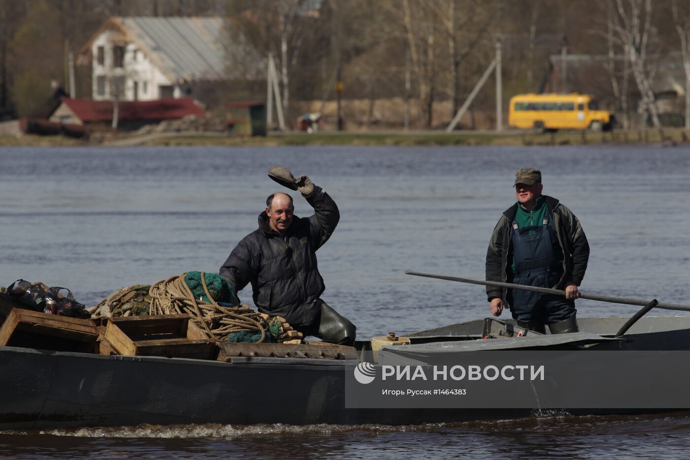 Лов корюшки на реке Волхов в Ленинградской области