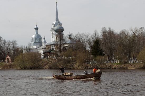 Лов корюшки на реке Волхов в Ленинградской области