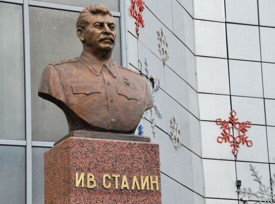 Открытие памятника Иосифу Сталину в Якутске