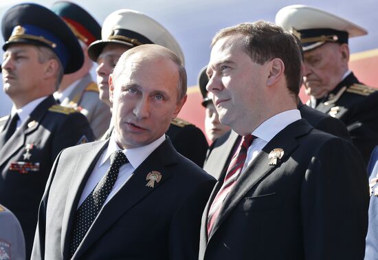 В.Путин и Д.Медведев на параде Победы на Красной площади