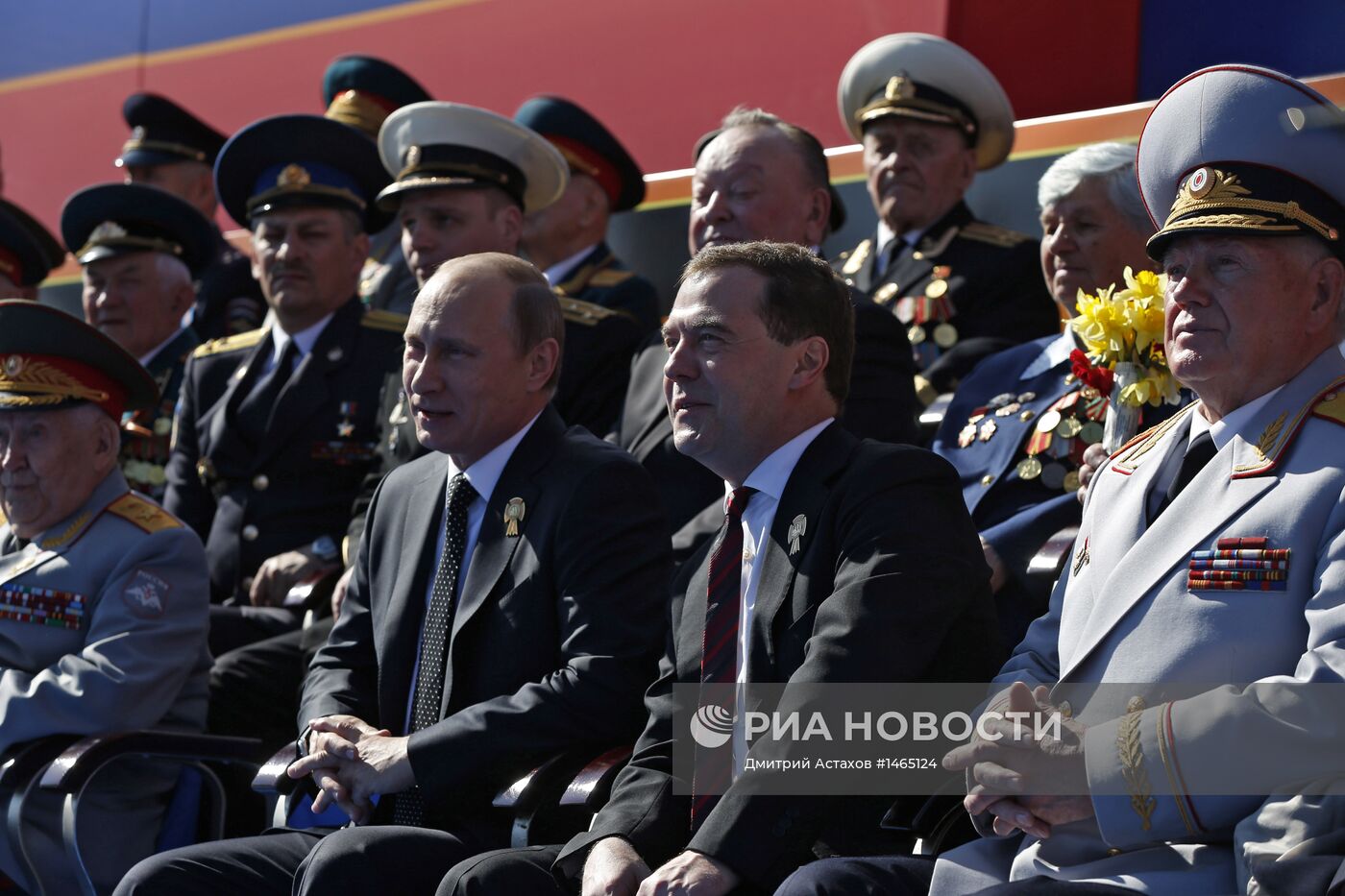 В.Путин и Д.Медведев на параде Победы на Красной площади