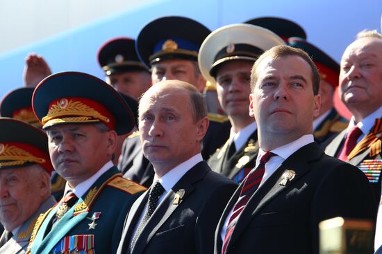 В.Путин и Д.Медведев на параде на Красной площади