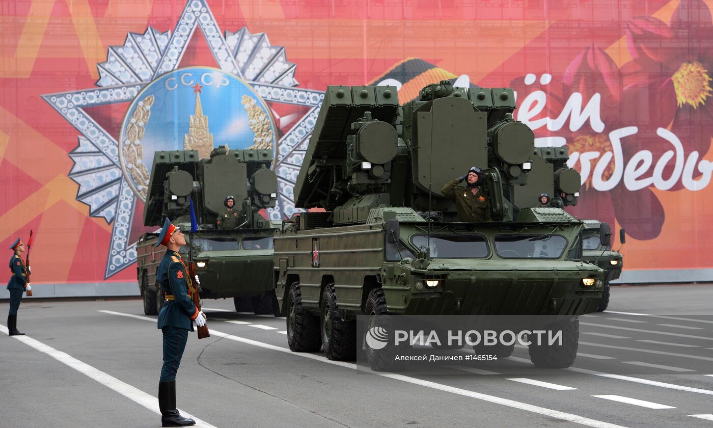 Военный парад в Санкт-Петербурге, посвященный Дню Победы