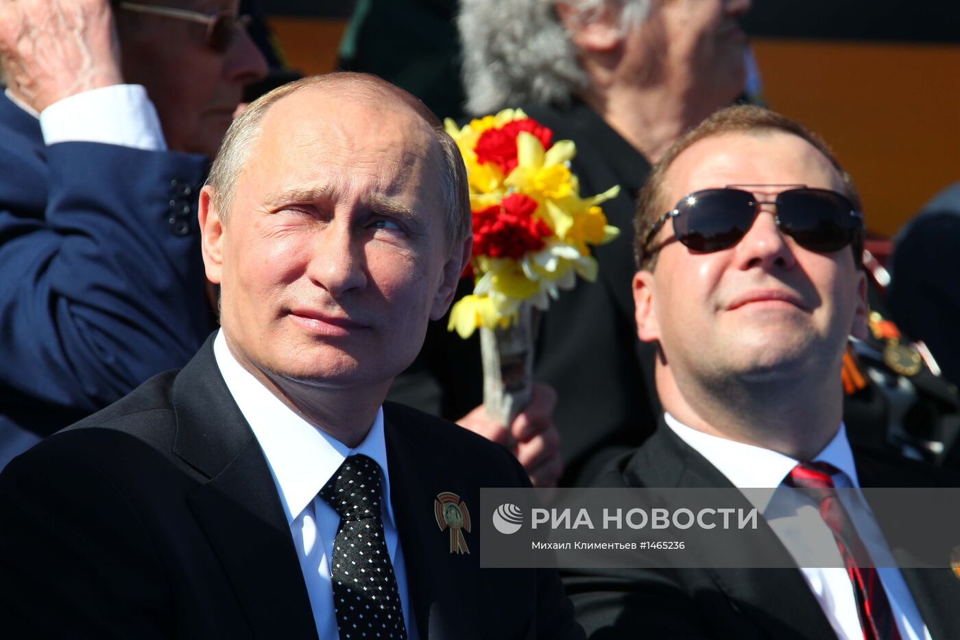 В.Путин и Д.Медведев на параде на Красной площади